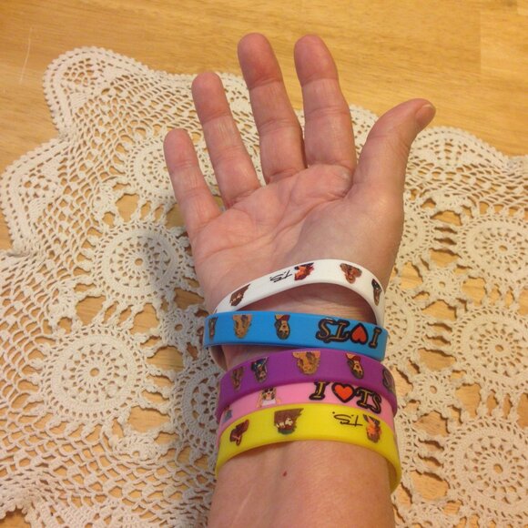 swiftie alert - five T.S. bracelets - Picture 4 of 5